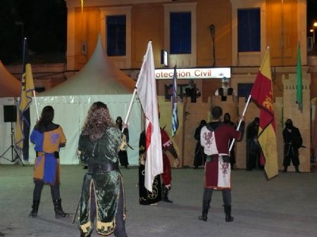 LOS MOROS Y CRISTIANOS REPRESENTAN SUS EMBAJADAS Y EL PARLAMENTO