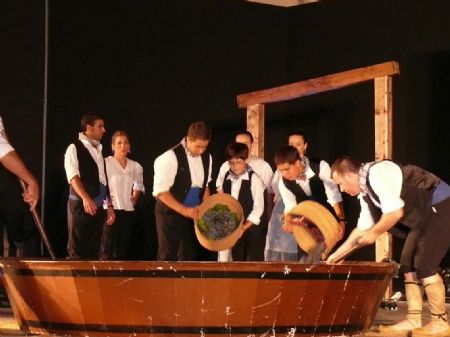 EL ACTO DE LA OFRENDA Y PRIMER MOSTO AL NIO DE LAS UVAS SE RENUEVA EN ESTE AO 2010