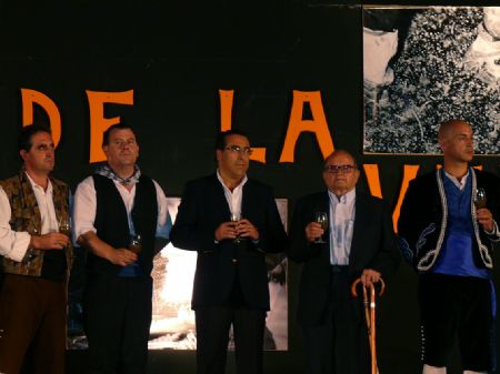 EL ACTO DE LA OFRENDA Y PRIMER MOSTO AL NIO DE LAS UVAS SE RENUEVA EN ESTE AO 2010