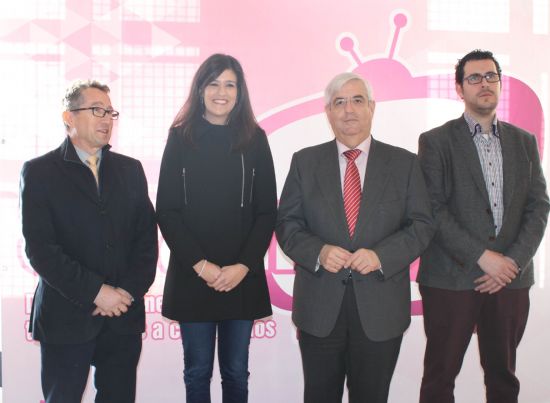 El alcalde y la directora general de Telecomunicaciones inauguran en Jumilla la Feria de Nuevas Tecnologas SICARM