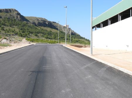 EL AYUNTAMIENTO INVIERTE 130.000 EUROS EN LAS OBRAS DE URBANIZACIN DEL POLGONO INDUSTRIAL MUNICIPAL DEL CERRO DEL CASTILLO