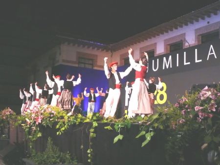 LA GALA DE LAS COMUNIDADES Y LA ACTUACIN DE UN GRUPO RUSO PONE EL PUNTO FINAL AL FESTIVAL DE FOLKLORE