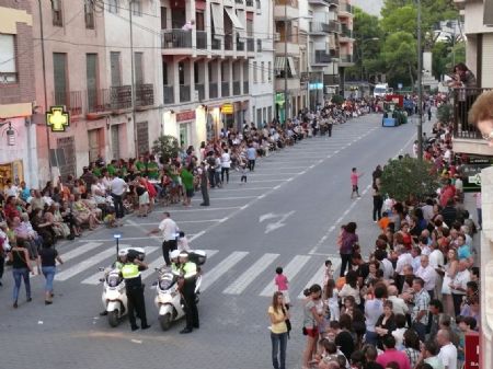 MILES DE PERSONAS PRESENCIARON LA GRAN CABALGATA TRADICIONAL EN LA QUE PARTICIPARON 13 PEAS