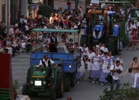 MILES DE PERSONAS PRESENCIARON LA GRAN CABALGATA TRADICIONAL EN LA QUE PARTICIPARON 13 PEAS