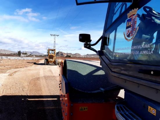 El Ayuntamiento ha acondicionado con maquinaria propia m�s de 300 kil�metros de caminos rurales durante 2021
