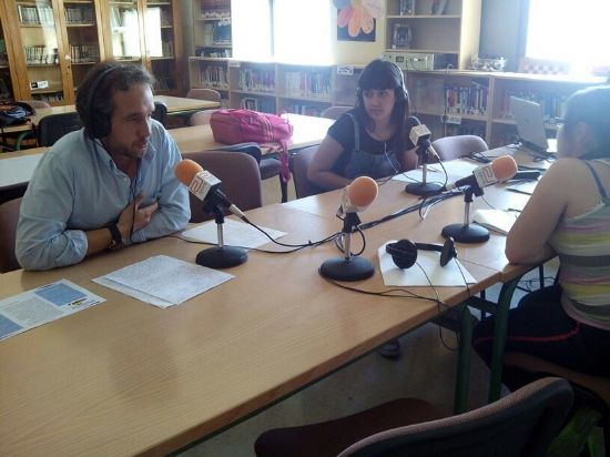  Alumnos y alumnas del IES Arzobispo Lozano despiden el taller de Radio Arzobispo en la Onda con una programa en directo desde el centro