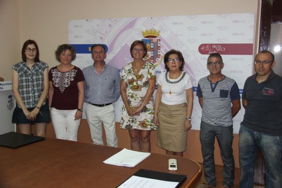 Firmados los convenios de colaboraci�n de Aguas de Jumilla con AECC, ARJU y AJITM