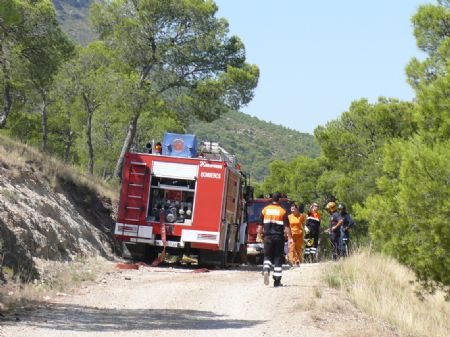 YA SE ENCUENTRA CONTROLADO EL INCENDIO ORIGINADO EN SANTA ANA DEL MONTE EN EL QUE HAN ARDIDO ALREDEDOR DE CINCO HECTREAS