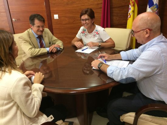 Reunin de trabajo en Jumilla entre la alcaldesa y el consejero de Agricultura