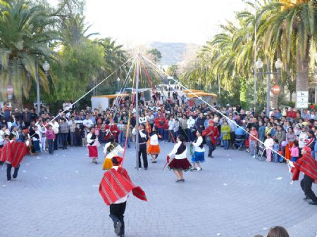 CIENTOS DE PERSONAS PARTICIPARON Y ASISTIERON AL II ENCUENTRO INTERCULTURAL CELEBRADO EN JUMILLA