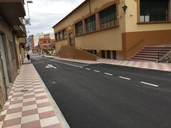 Esta tarde ha sido abierta al tr�fico la calle Valencia tras su renovaci�n
