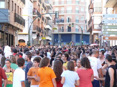 DECENAS DE MILES DE PERSONAS PARTICIPARON Y PRESENCIARON LA GRAN CABALGATA DEL VINO 2010