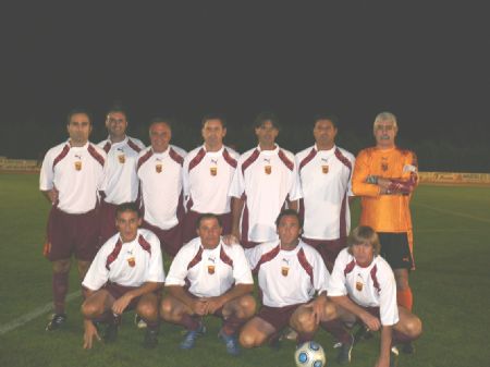 LOS CONCEJALES DE DEPORTES RECIBEN UN SENCILLO HOMENAJE EN EL XXV ANIVERSARIO DEL CAMPO LA HOYA