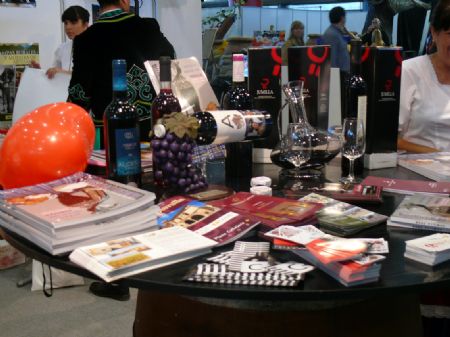 EL CONCEJAL DE FIESTAS VALORA SATISFACTORIAMENTE LA PRESENCIA DE JUMILLA EN LA FERIA DE ALICANTE EXPOFIESTA, VISITADA POR MS DE 20.000 PERSONAS