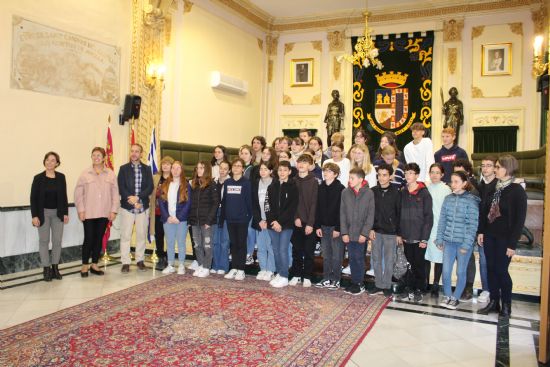 La alcaldesa recibe en el Ayuntamiento a los alumnos franceses del programa de intercambio del IES Arzobispo Lozano
