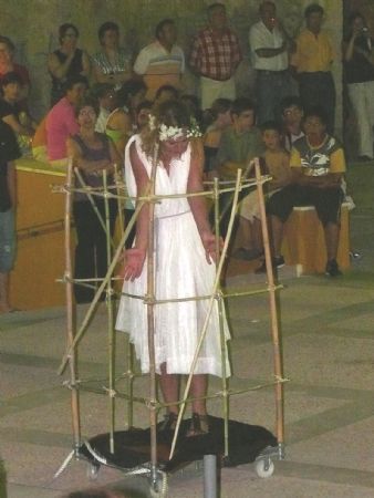 ALREDEDOR DE UN CENTENAR DE PERSONAS CELEBRARON LA NOCHE DE SAN JUAN EN LA PLAZA DE SANTA MARA