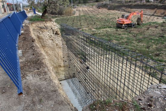 En marcha las obras de reconstruccin del muro de contencin en la pedana de La Zarza