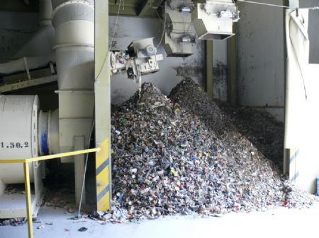 MS DE MEDIO CENTENAR DE PERSONAS VISITARON LA PLANTA DE RECICLAJE DE VIDRIO DE CAUDETE