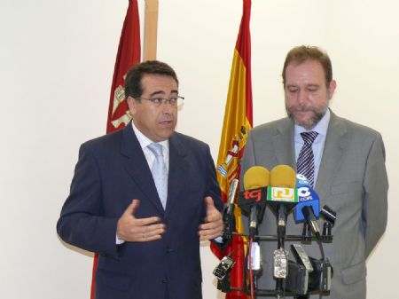 EL CONSEJERO DE EMPLEO Y EL ALCALDE DE JUMILLA INAUGURAN LAS NUEVAS OFICINAS DE EMPLEO EN LA LOCALIDAD