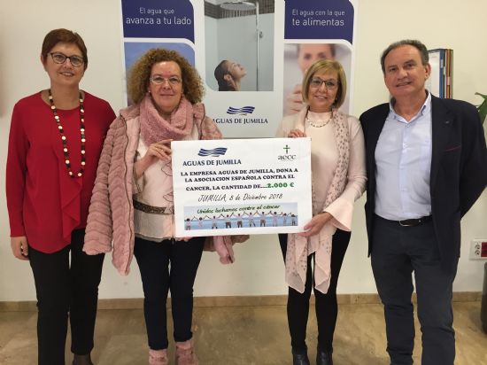 Aguas de Jumilla entrega donativo de 2.000 euros a AECC de Jumilla 