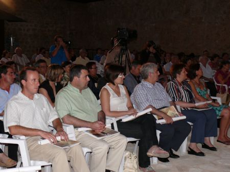 PRESENTADOS LOS ACTOS DEL 29 FESTIVAL DE FOLKLORE CIUDAD DE JUMILLA QUE SE CELEBRA DEL 13 AL 15 DE AGOSTO