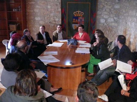 MEDIO CENTENAR DE PERSONAS ANALIZARON LAS FIESTAS DE AGOSTO EN EL TALLER DE LA TORRE DEL RICO