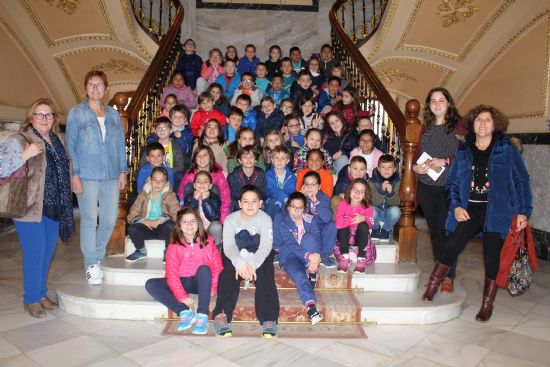 Los alumnos de 2 y 3 del Colegio Mariano Surez visitan el Ayuntamiento