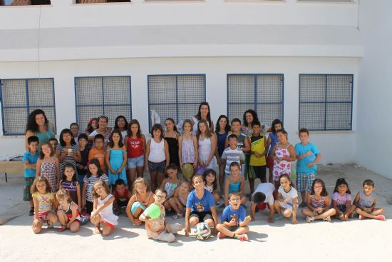 Decenas de nios y nias de Jumilla despiden las diversas ludotecas y escuelas de verano con almuerzos, juegos y entrega de diplomas 