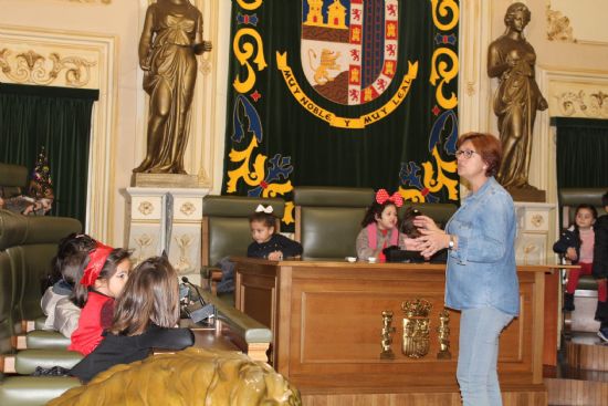 La alcaldesa recibe en el Ayuntamiento a los alumnos de Infantil de 4 aos del Colegio La Asuncin
