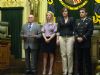 Ver foto 1 - Don Francisco Pacheco tras recibir el reconocimiento en nombre de la Plantilla de la Policía Local.