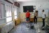 Ver foto 1 - Actuación en el CEIP Miguel Hernández. Se están sustituyendo un total de quince ventanas de la planta superior, con más de 30 años, por ventanas aislantes, además de diversos trabajos de fontanería, y de arreglos en la pista del pabellón. 